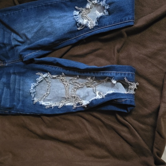 Skinny jeans with chains - Picture 2 of 10